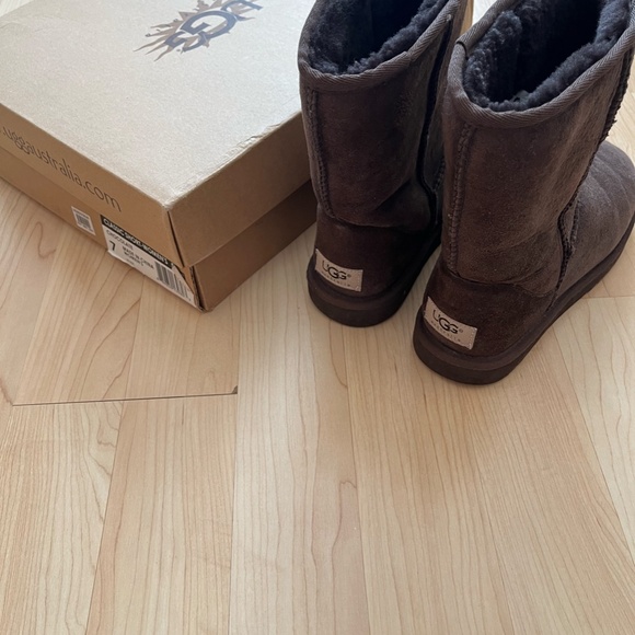 Ugg Classic Short Boots - Picture 2 of 5